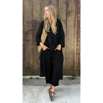 Conjunto de ropa de trabajo: camisa y pantalón holgado de talle alto.