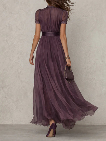 Flavia™ | Vestido largo morado con escote en forma de ojo de cerradura y ribete de encaje de gasa