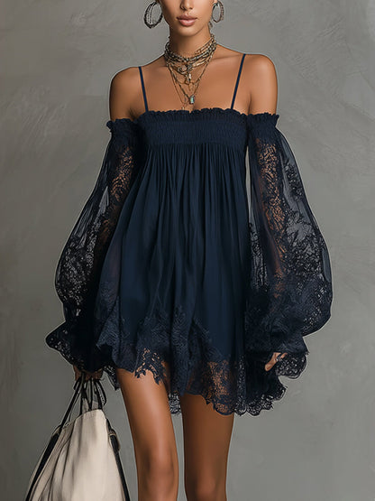 Noemi™ | Minivestido de gasa azul marino con escote de hombros descubiertos, ribete de encaje y mangas transparentes